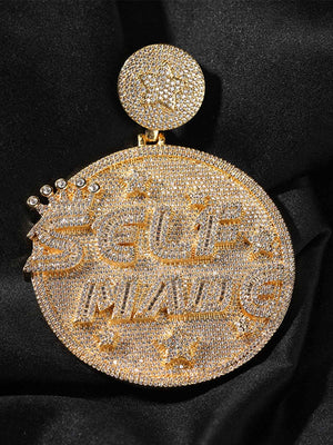 Self Made Kette – Gold, Anhänger auf schwarzem Stoff | XoKool