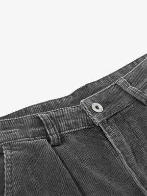 Graue Wide Leg Cargohose aus Cord – Nahaufnahme Bundknopf | XoKool