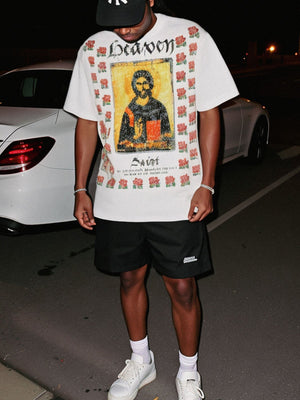 Jesus Icon Rose Graphic T-Shirt in Weiß – am Model, Straße bei Nacht | XoKool