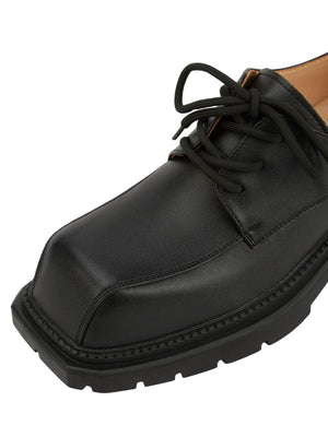 Chunky Derby Schuhe – Nahaufnahme der Spitze (schwarz) | XoKool