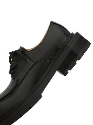 Chunky Derby Schuhe – schwarz, Nahaufnahme der Ferse im Winkel | XoKool