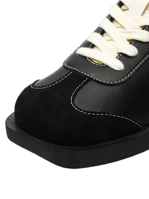 Zapatillas retro negras con puntera en T efecto ante – detalle de la punta | XoKool