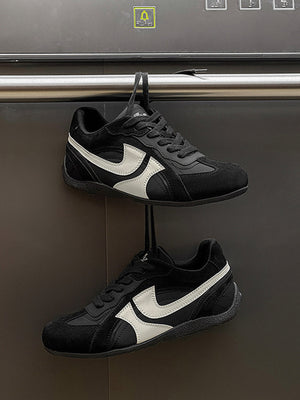 Retro Low Profile Sneaker – Schwarz, hängendes Paar | XoKool