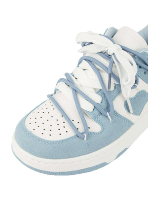 Light blue heart sneakers – toe close-up | XoKool