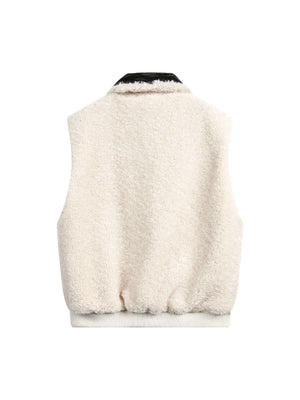 Reversible Wear Sherpa Vest Cozy Two-in-One Style Stay versatile with the Reversible Wear Sherpa Vest. Designed for comfort and style, this two-in-one piece features a cozy sherpa side and a sleek reverse for any look. Key Features: Material: Soft Sherpa