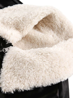 Reversible Wear Sherpa Vest Cozy Two-in-One Style Stay versatile with the Reversible Wear Sherpa Vest. Designed for comfort and style, this two-in-one piece features a cozy sherpa side and a sleek reverse for any look. Key Features: Material: Soft Sherpa
