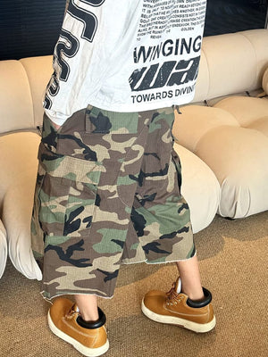 Cargo Shorts in Woodland Camo – Streetfoto, Nahaufnahme vorne | XoKool