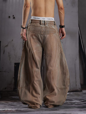 Jeans cargo balloon – Marrón en modelo, trasera | XoKool