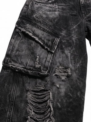 Schwarze Cargo Jeans – Cargotasche und Risse im Detail | XoKool