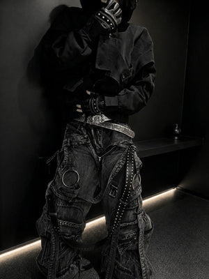 Schwarze Cargo Jeans – am Model, Nahaufnahme vorne | XoKool