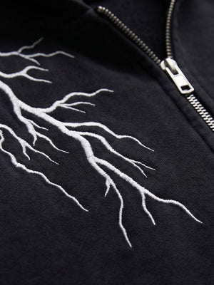 Zip Hoodie mit Blitz – Nahaufnahme Blitz-Stickerei und Reißverschluss | XoKool
