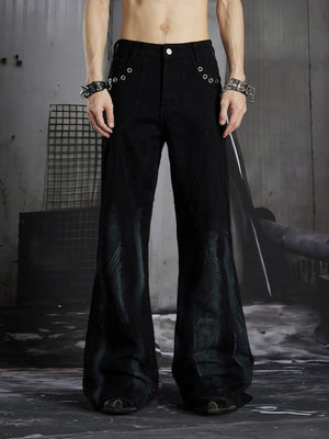 Schwarze Flared Jeans mit Ösen und Zip-Saum – am Model, Vorderseite | XoKool