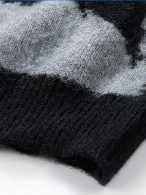Suéter negro peludo con patrón jacquard – primer plano del dobladillo acanalado | XoKool