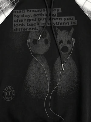 Hoodie mit Karo-Ärmeln – Nahaufnahme des Prints vorne | XoKool