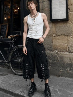 Schwarze Cargo-Capri-Shorts zum Schnüren mit Ösen – Schwarz, Streetfoto von vorn | XoKool