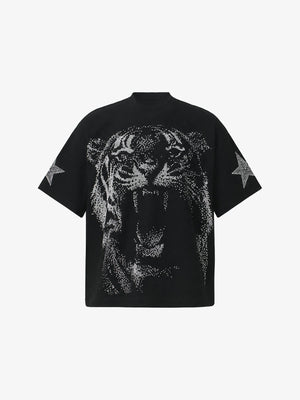 Schwarzes Oversized T-Shirt mit Strass-Tiger und Sternen auf den Ärmeln – Vorderseite | XoKool