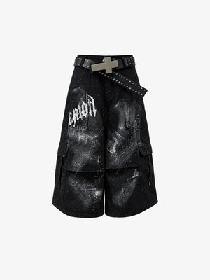 Jorts largos negros con salpicaduras de pintura y estampado gótico – negro, frente con cinturón de hebilla cruzada | XoKool