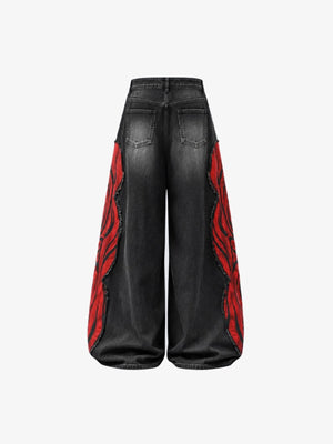 Schwarze Wide Leg Jeans mit roten Flammen-Einsätzen – flach von hinten | XoKool