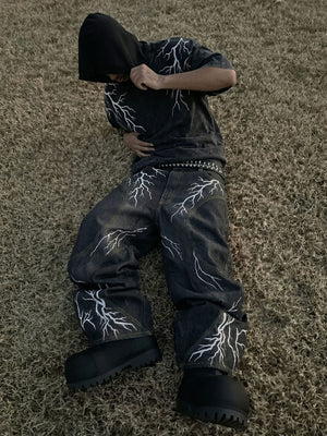 Blitz Jeans – Streetfoto, im Gras liegend | XoKool