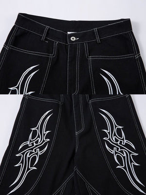Jeans con bordado tribal – primer plano de la cintura y el bordado | XoKool