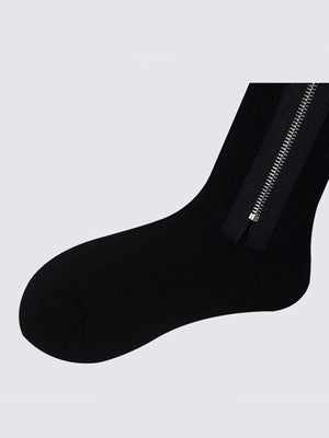 Calcetines negros con cremallera y tirador de daga – detalle lateral, cremallera | XoKool