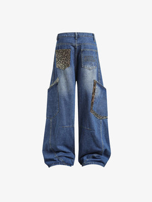 Blaue Baggy Cargo Jeans mit Leopardenmuster-Besatz – Rückseite, flach | XoKool