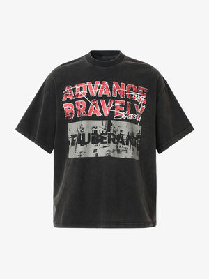 Slogan T-Shirt mit Stehkragen und rotem Distressed Print – Washed Black, Vorderseite | XoKool