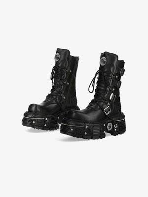 Gothic Plateau-Boots mit Schnallen und Metallbesatz – Paar, schräge Ansicht | XoKool