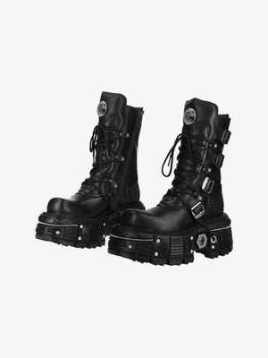Gothic Plateau-Boots mit Schnallen und Metallbesatz – Paar, schräge Ansicht | XoKool