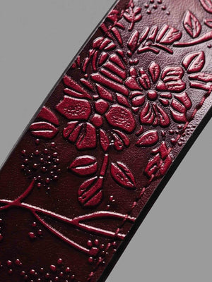 Cinturón western burdeos en relieve con hebilla de caballo – detalle de la correa en relieve | XoKool