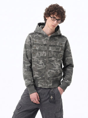 Camo Zip Hoodie – Camo, am männlichen Model, Vorderseite | XoKool