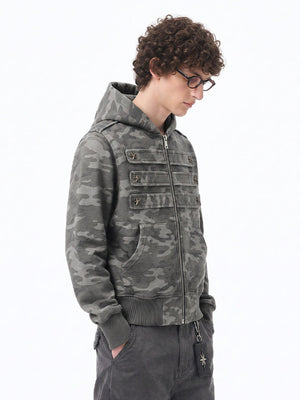 Camo Zip Hoodie – Camo, am männlichen Model, Seitenansicht | XoKool
