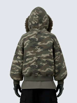 Hoodie de camuflaje con capucha de piel – en modelo, espalda | XoKool