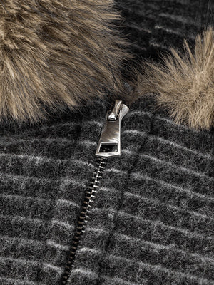 Gestreifter Zip Hoodie – Reißverschluss und Fellbesatz im Detail | XoKool