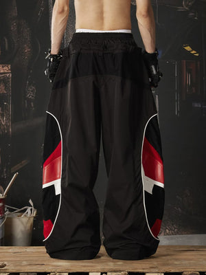 Pantalones paracaidista – negro, en modelo, parte trasera | XoKool