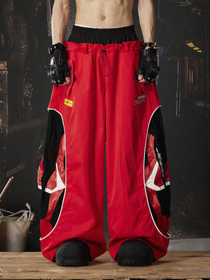 Pantalones paracaidista de pierna ancha colorblock – rojo, en modelo, frontal | XoKool