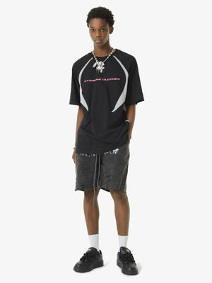 Raglan Racing T-Shirt – Schwarz, am Model Ganzkörper von vorn | XoKool