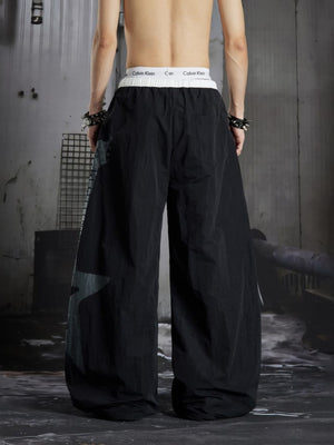 Fallschirmhose – Schwarz, am Model, hinten | XoKool