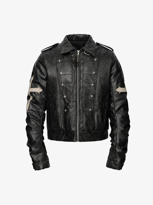 Cropped Kunstleder Military Jacke mit Cross Patches – Schwarz, Vorderansicht, Kragen offen | XoKool