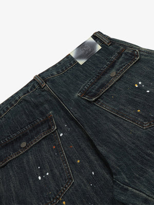 Dark Wash Barrel Jeans mit Farbspritzern – Gesäßtasche Nahaufnahme | XoKool