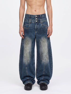 Barrel Jeans mit doppeltem Bund in Dunkelindigo – am Model, von vorn | XoKool