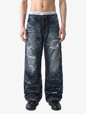 Jeans de pierna ancha desgastados vintage oscuro – en modelo, frente | XoKool