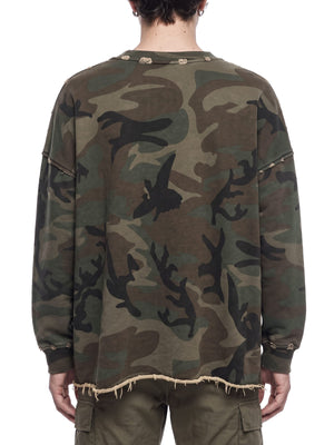 Distressed Camo Sweatshirt mit unbehandeltem Saum – am Model, Rückansicht | XoKool