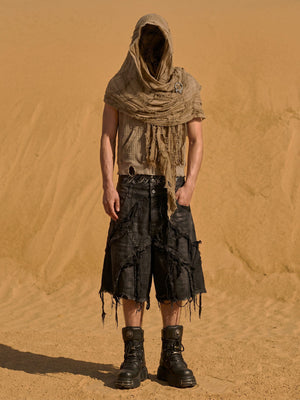 Set de bufanda con capucha desgastado (distressed) y broche – en modelo, look completo (desierto) | XoKool