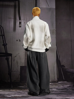 Barrel Jogginghose – am Model mit Trainingsjacke, hinten | XoKool