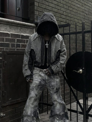 Distressed Cropped Kapuzenjacke in Washed Grey – Streetfoto, Vorderansicht, Kapuze auf | XoKool