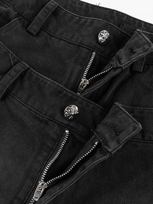 Camo Jeans – Nahaufnahme von doppeltem Hosenschlitz und Kreuzknöpfen | XoKool
