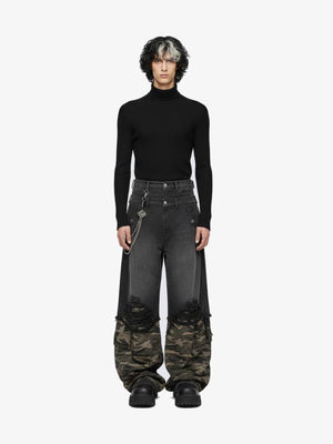 Distressed Schwarze Jeans mit doppeltem Bund und Camo-Saum – am Model, Vorderansicht | XoKool