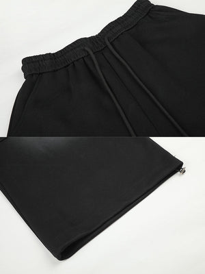 Pleated sweatpants – Black waist and hem close-up | XoKool