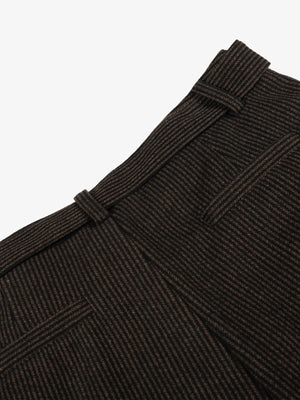 Pantalones plisados de pierna ancha – detalle de la trabilla y el pliegue | XoKool